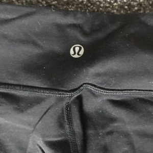 Black Lululemon Wunder Under low rise / Size 4